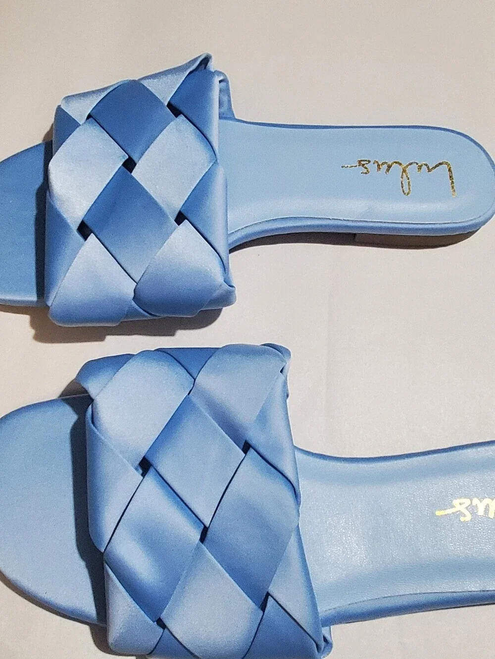 LULUS  ALSTERN WOVEN SLIDES SABDALS 8 . NWOT. SATIN BLUE